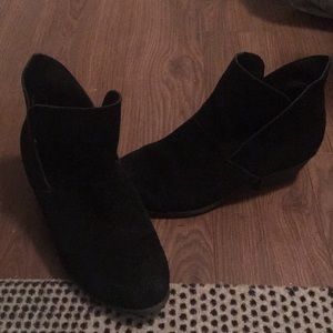 Town shoes booties